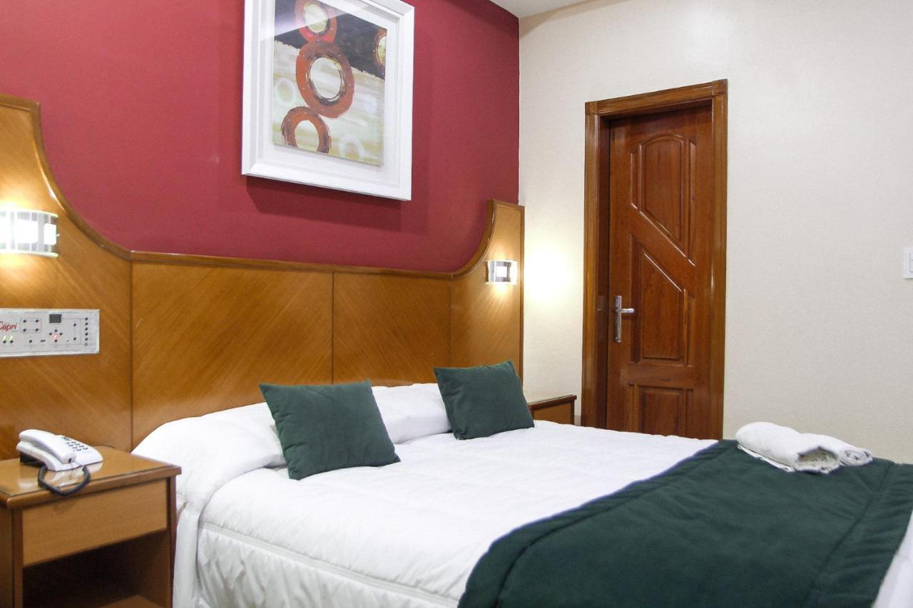 Capri Hotel Дуки-ди-Кашиас Экстерьер фото